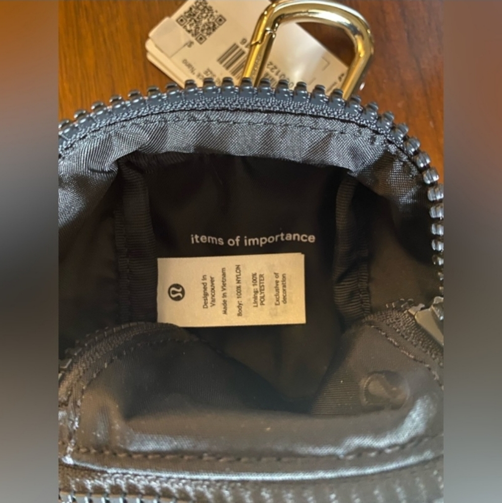 NWT Lululemon City Adventurer Backpack Nano black Air Pod Gold Keychain - Picture 6 of 7